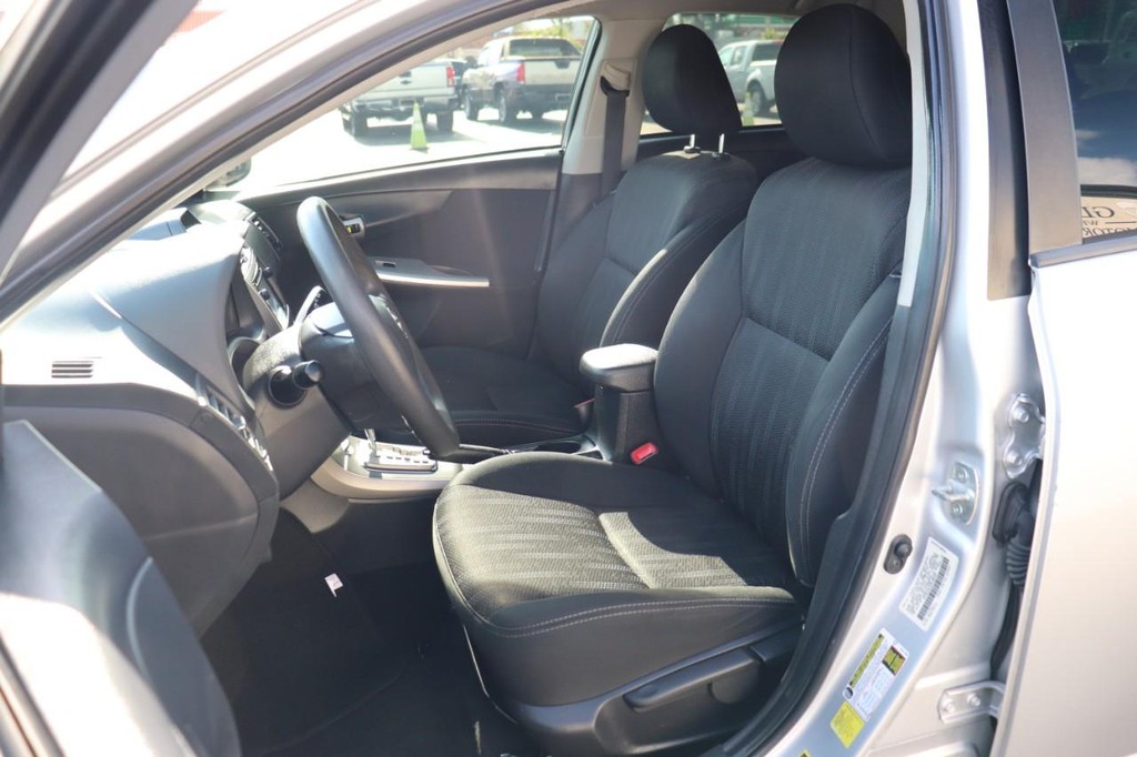 Toyota Corolla Vehicle Full-screen Gallery Image 13