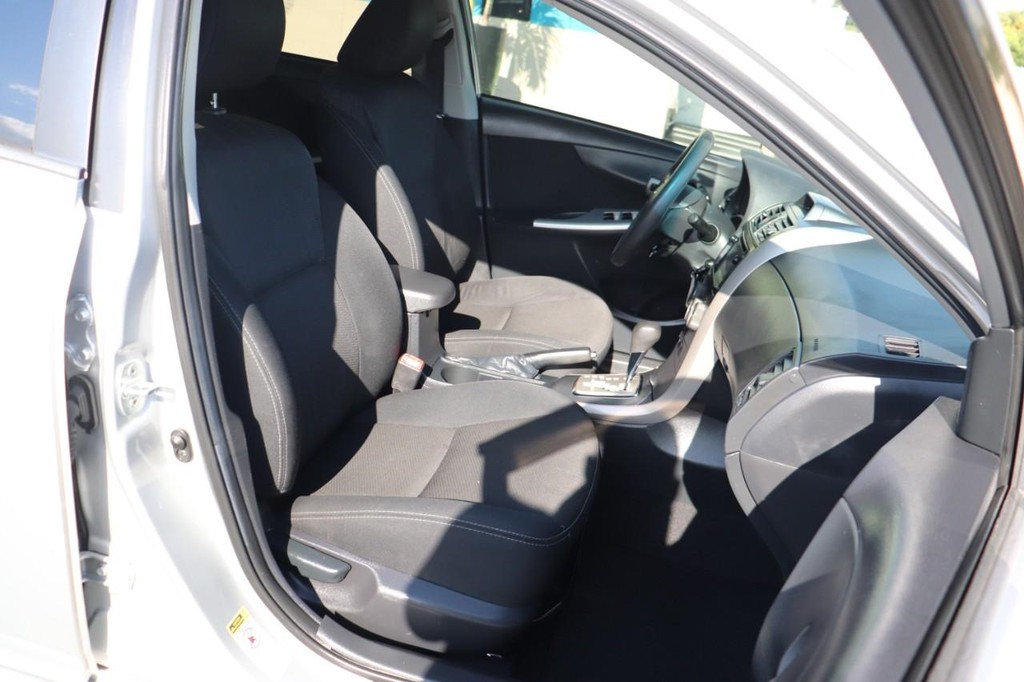 Toyota Corolla Vehicle Full-screen Gallery Image 23