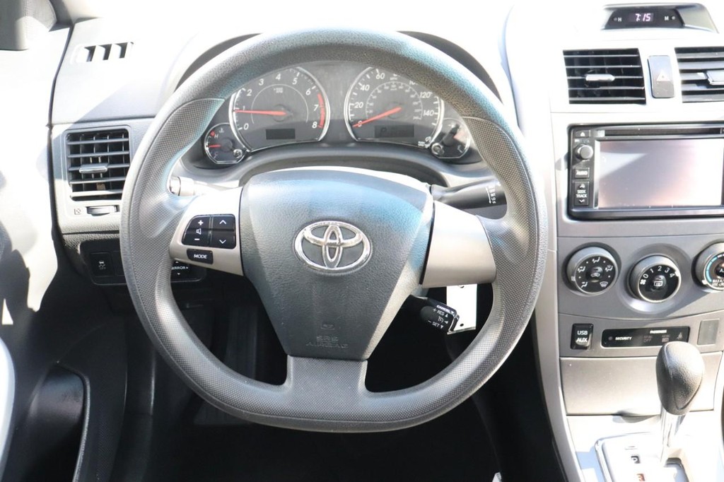 Toyota Corolla Vehicle Full-screen Gallery Image 24