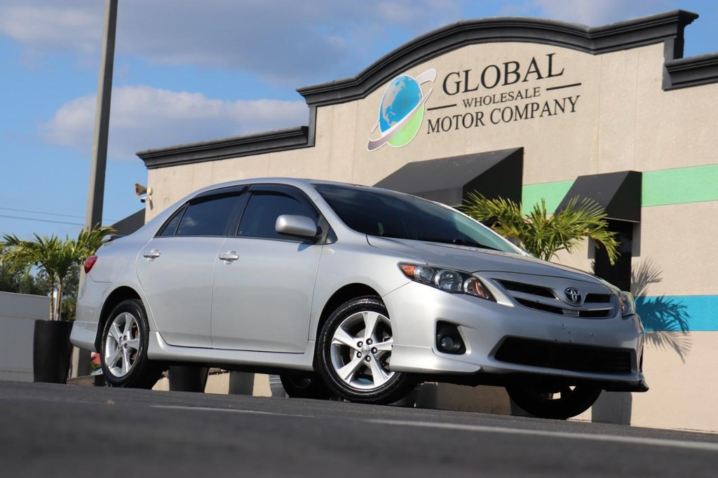 Toyota Corolla Vehicle Full-screen Gallery Image 26