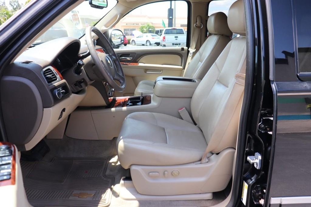 2014 Chevrolet Suburban LTZ 1500 photo