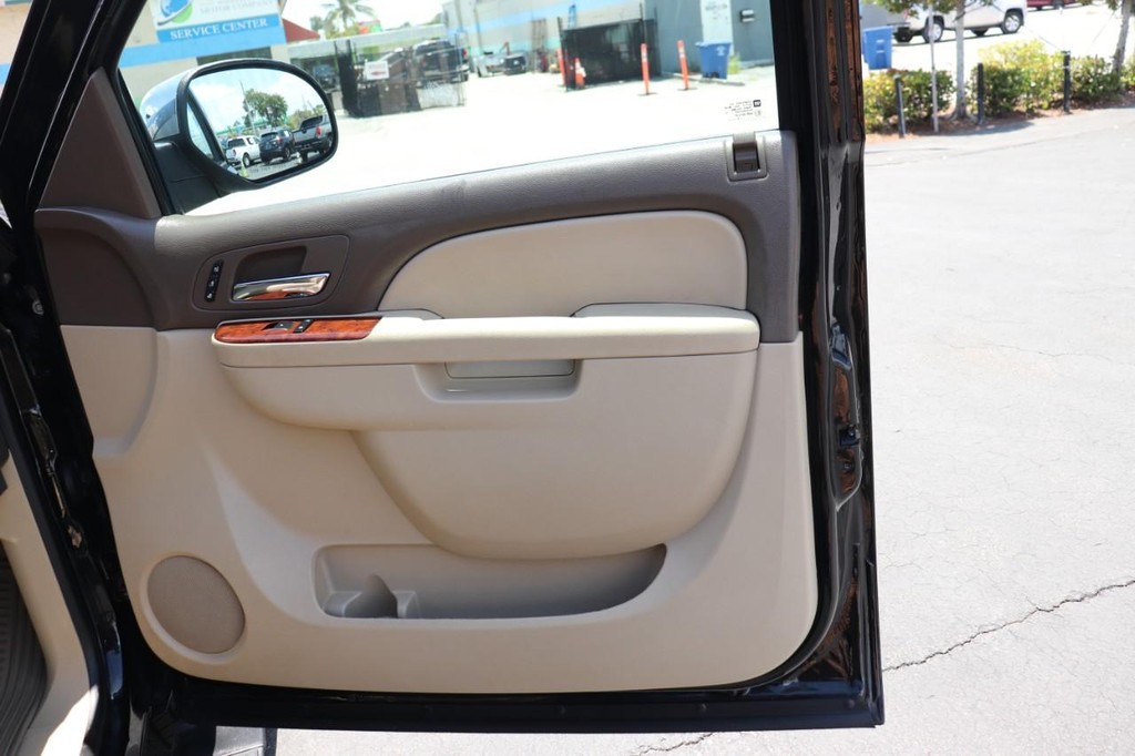 2014 Chevrolet Suburban LTZ 1500 photo