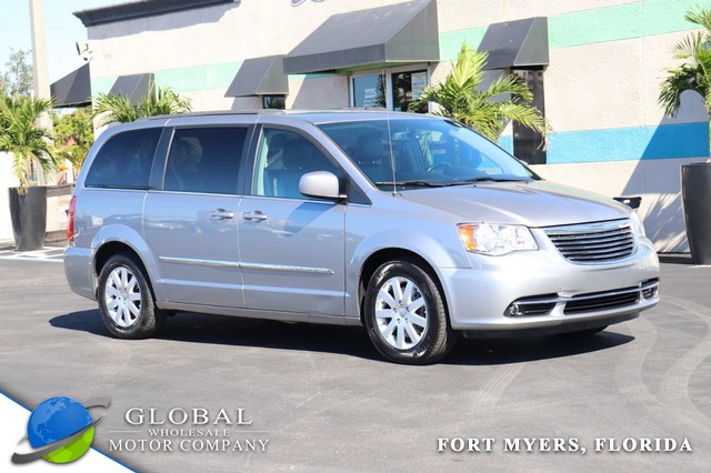 more details - chrysler town & country