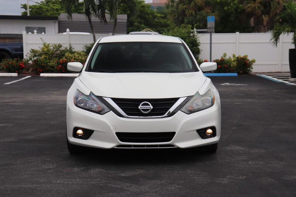 2018 Nissan Altima 2.5 SR photo 2