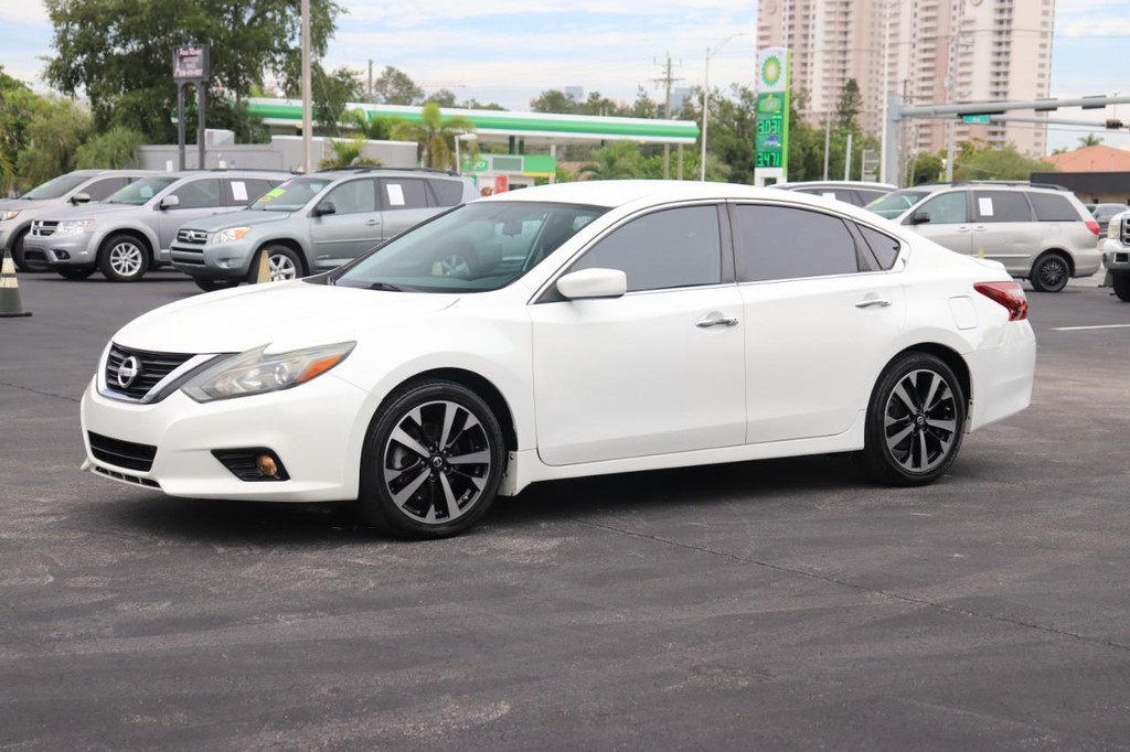 2018 Nissan Altima 2.5 SR photo 3