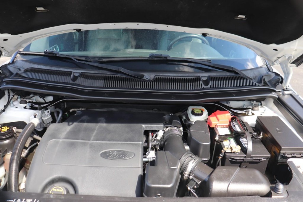 Ford Explorer Vehicle Full-screen Gallery Image 10