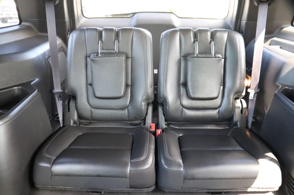 Ford Explorer Vehicle Full-screen Gallery Image 24