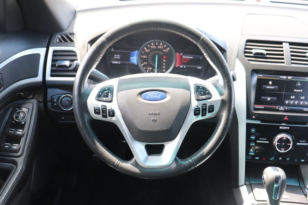 Ford Explorer Vehicle Full-screen Gallery Image 25