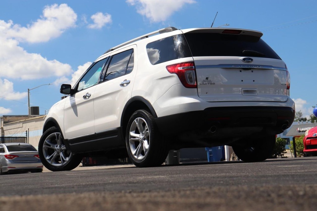 Ford Explorer Vehicle Full-screen Gallery Image 28