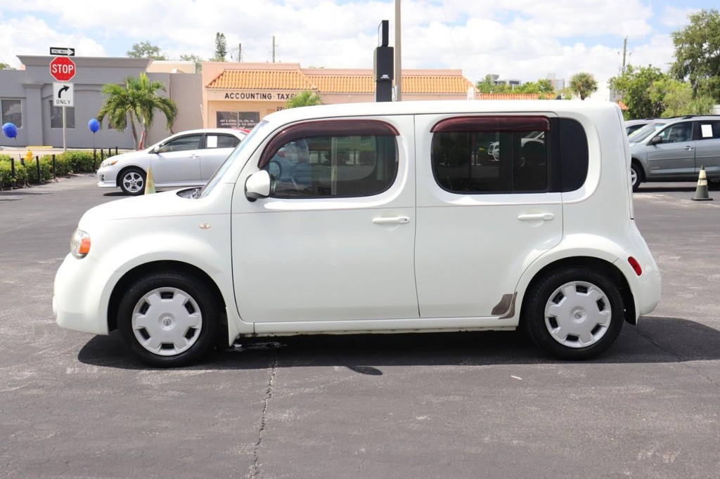2010 Nissan Cube S photo 3