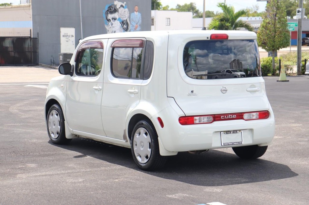 2010 Nissan Cube S photo 4