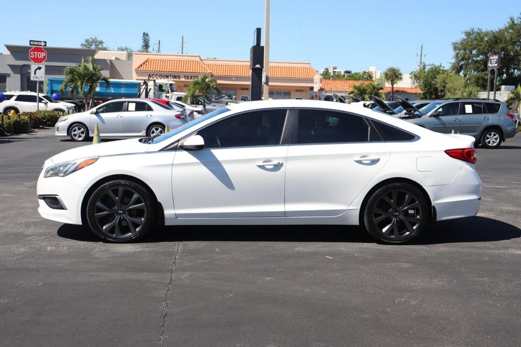 2016 Hyundai Sonata SE photo 4
