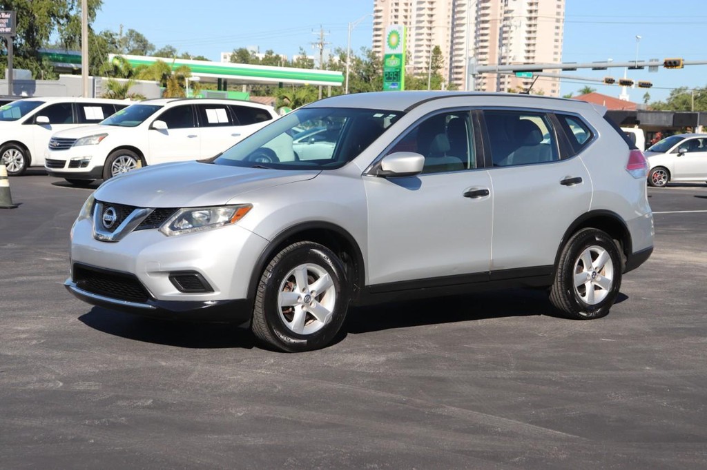 Nissan Rogue Vehicle Full-screen Gallery Image 03