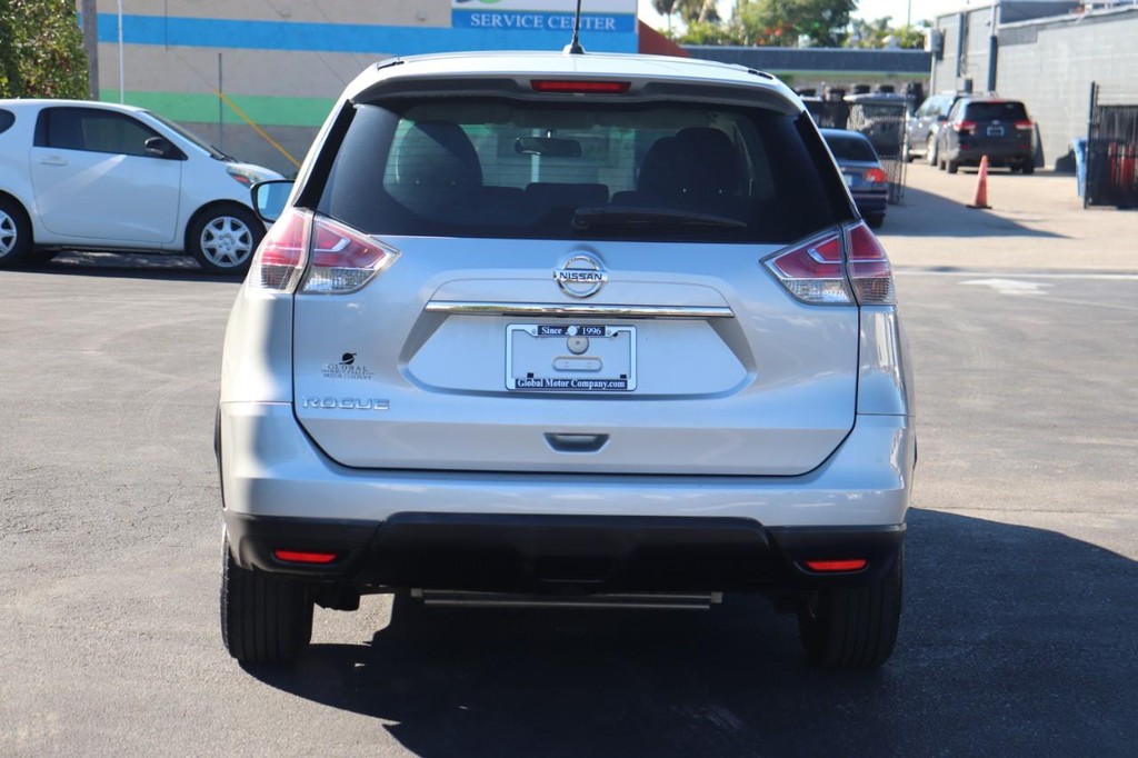 Nissan Rogue Vehicle Full-screen Gallery Image 07