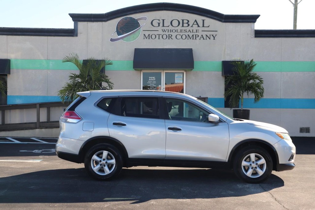 Nissan Rogue Vehicle Full-screen Gallery Image 09