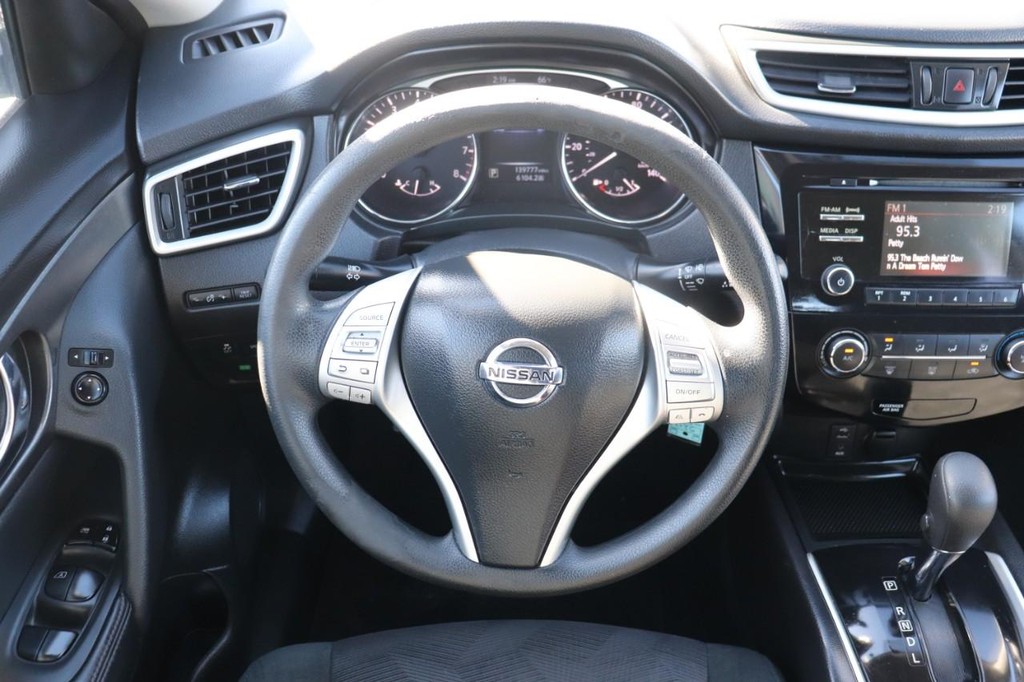 Nissan Rogue Vehicle Full-screen Gallery Image 23