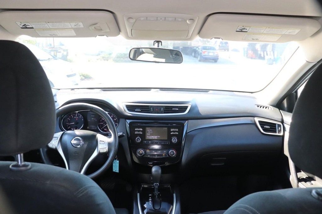 Nissan Rogue Vehicle Full-screen Gallery Image 24