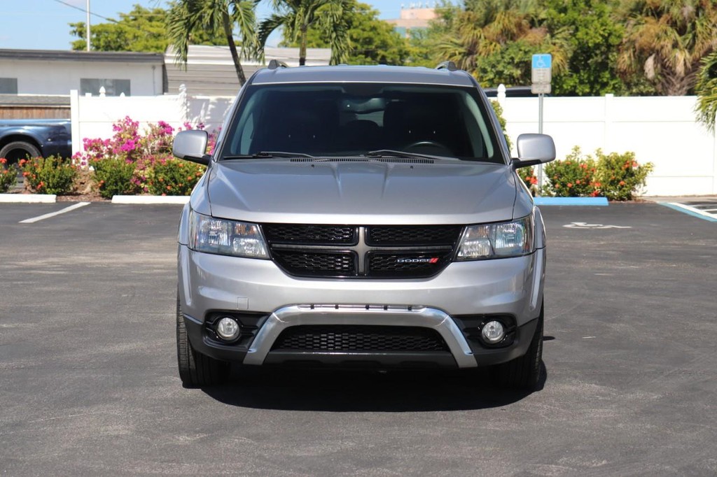 Dodge Journey Vehicle Full-screen Gallery Image 02