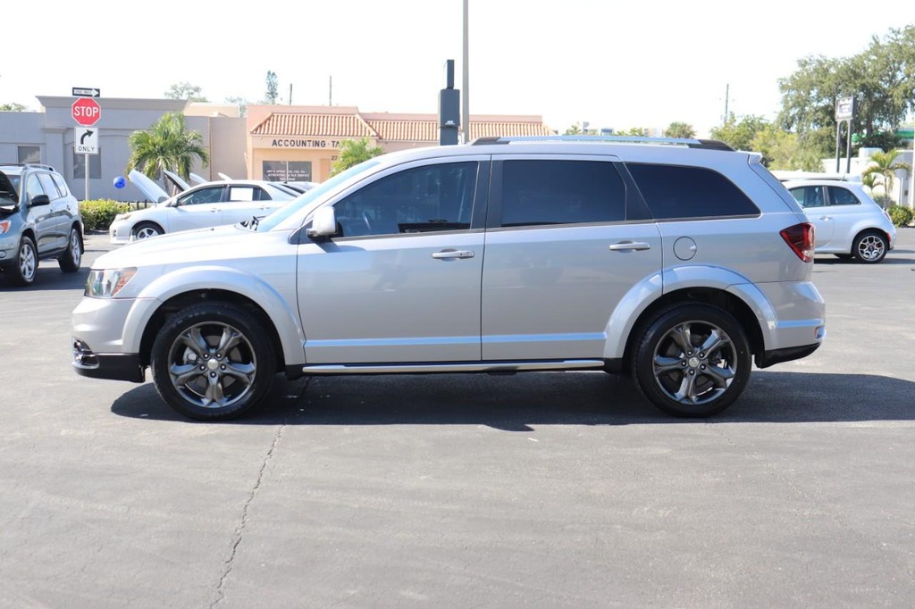 Dodge Journey Vehicle Full-screen Gallery Image 04