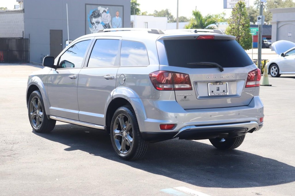 Dodge Journey Vehicle Full-screen Gallery Image 06