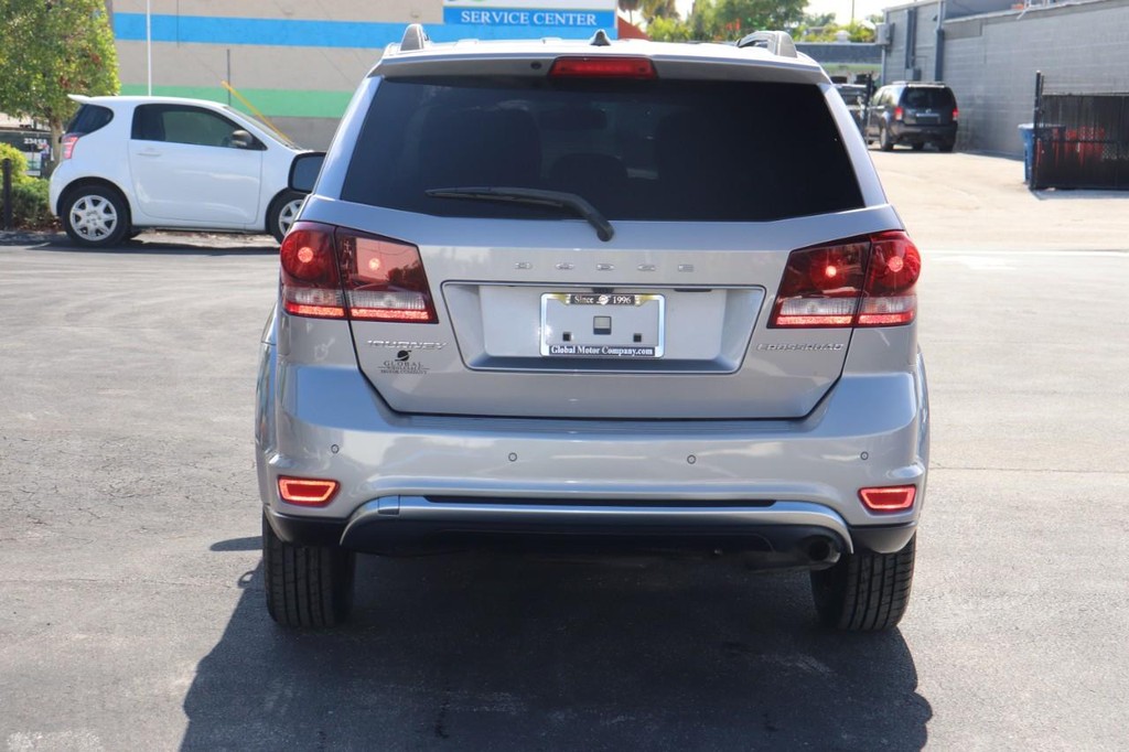 Dodge Journey Vehicle Full-screen Gallery Image 07