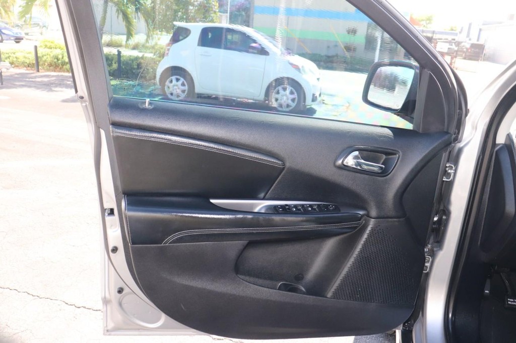 Dodge Journey Vehicle Full-screen Gallery Image 11