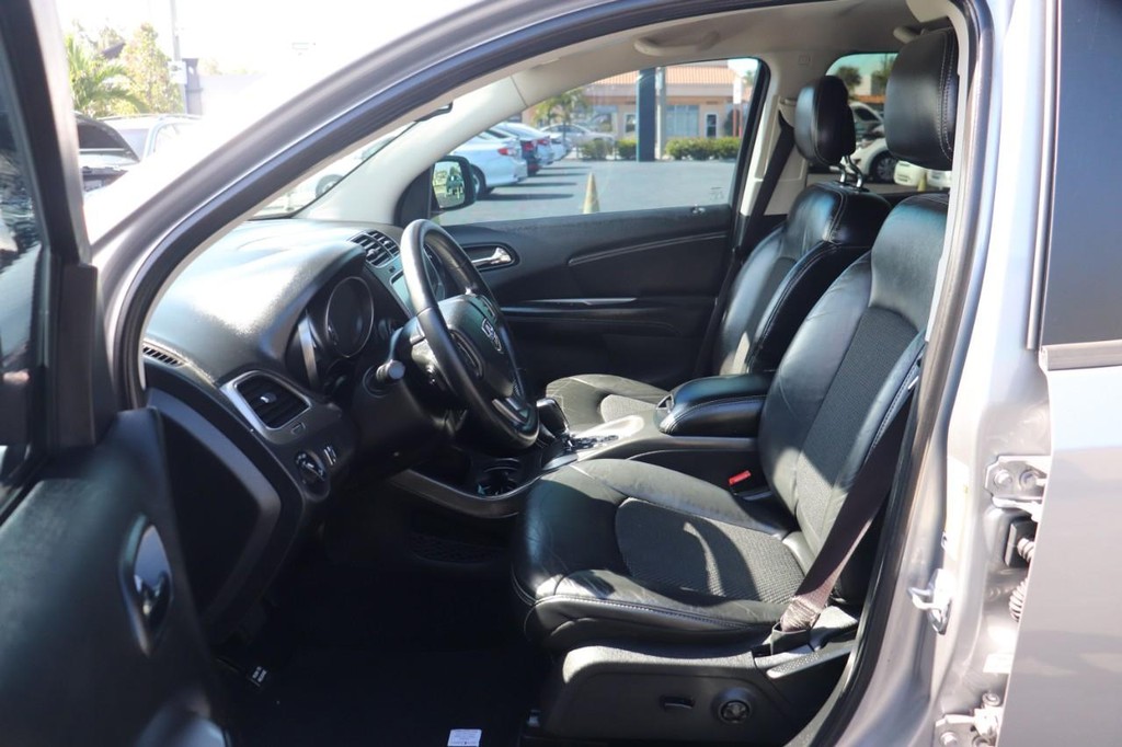 Dodge Journey Vehicle Full-screen Gallery Image 12