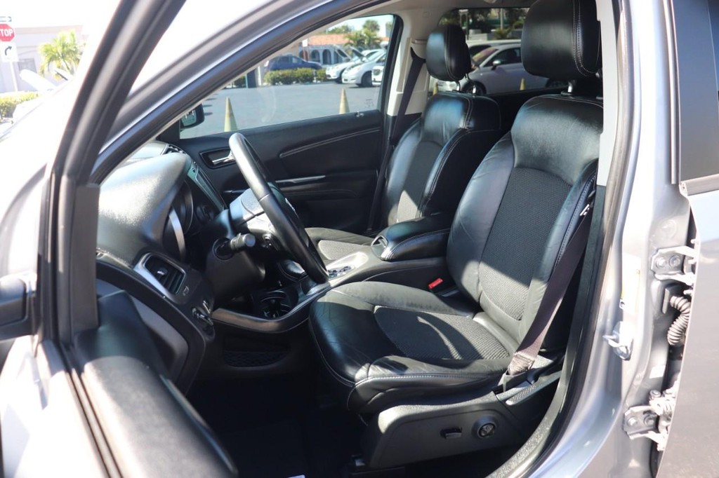 Dodge Journey Vehicle Full-screen Gallery Image 13