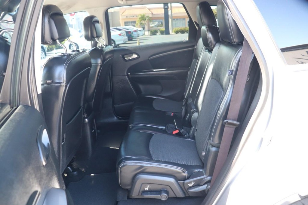 Dodge Journey Vehicle Full-screen Gallery Image 15