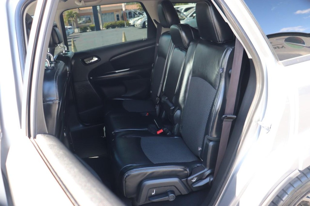 Dodge Journey Vehicle Full-screen Gallery Image 16