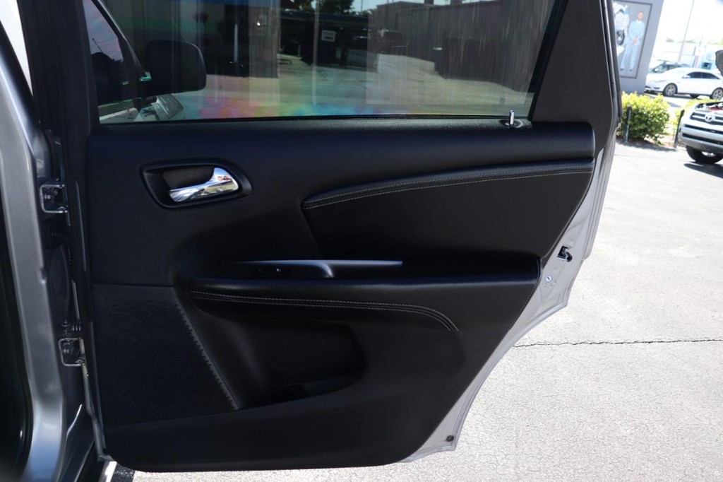 Dodge Journey Vehicle Full-screen Gallery Image 18