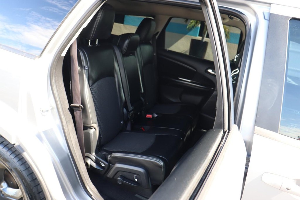 Dodge Journey Vehicle Full-screen Gallery Image 20