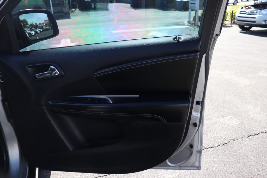 Dodge Journey Vehicle Full-screen Gallery Image 21