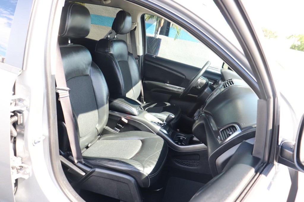 Dodge Journey Vehicle Full-screen Gallery Image 23