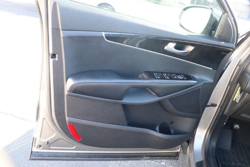 Kia Sorento Vehicle Full-screen Gallery Image 11