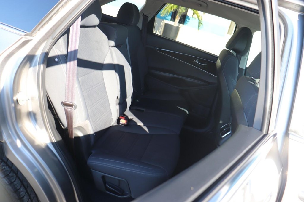 Kia Sorento Vehicle Full-screen Gallery Image 20