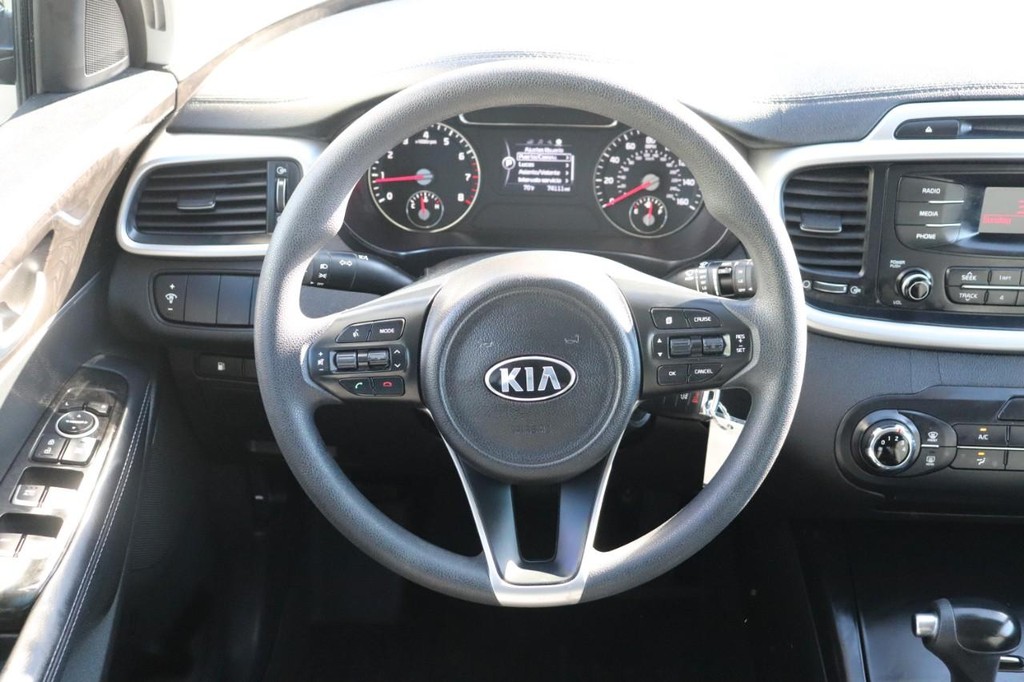 Kia Sorento Vehicle Full-screen Gallery Image 24