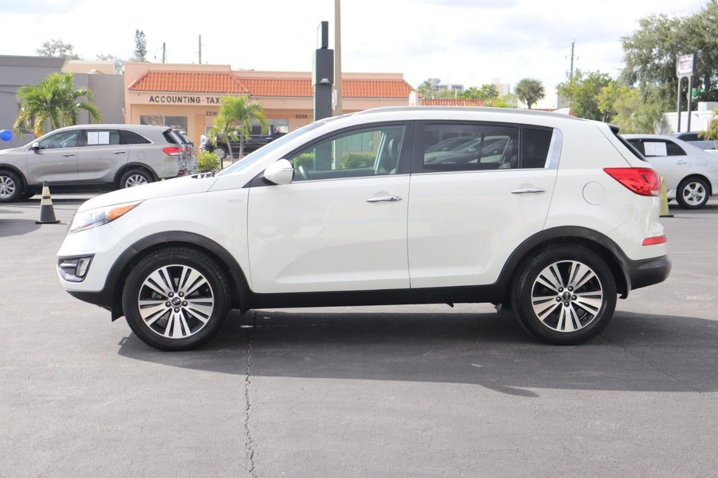 Kia Sportage Vehicle Full-screen Gallery Image 04