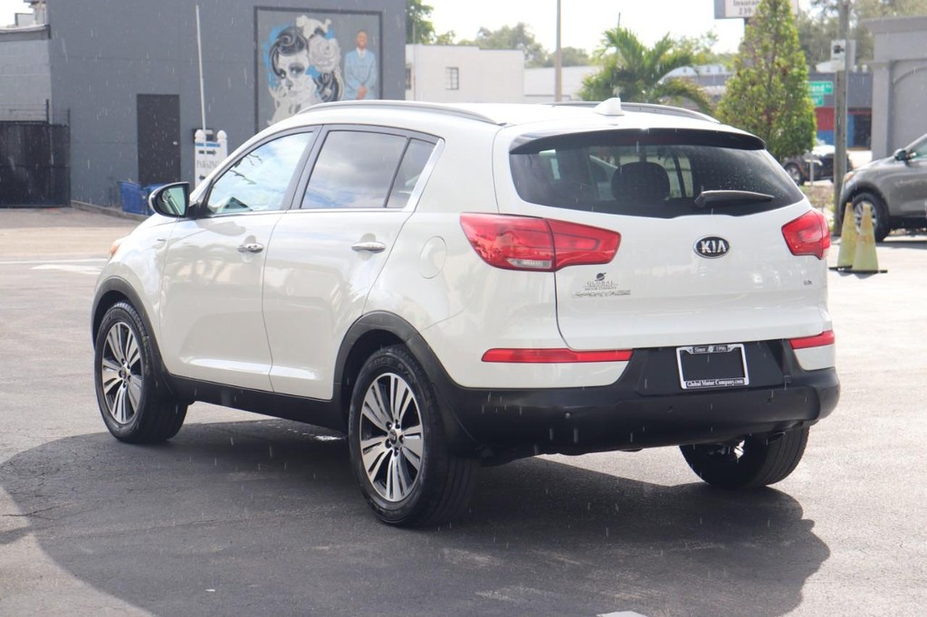 Kia Sportage Vehicle Full-screen Gallery Image 06