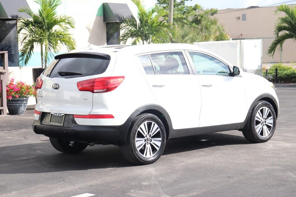 Kia Sportage Vehicle Full-screen Gallery Image 08