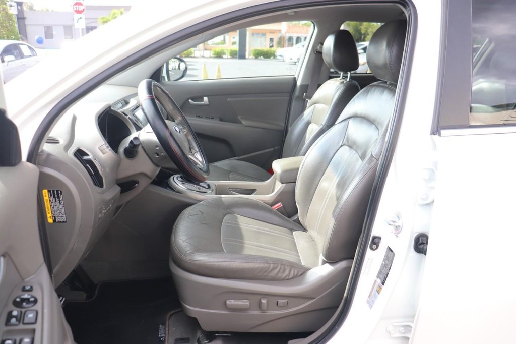 Kia Sportage Vehicle Full-screen Gallery Image 12