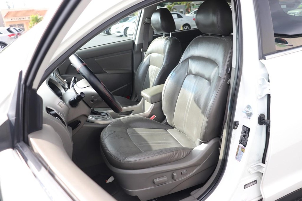 Kia Sportage Vehicle Full-screen Gallery Image 13