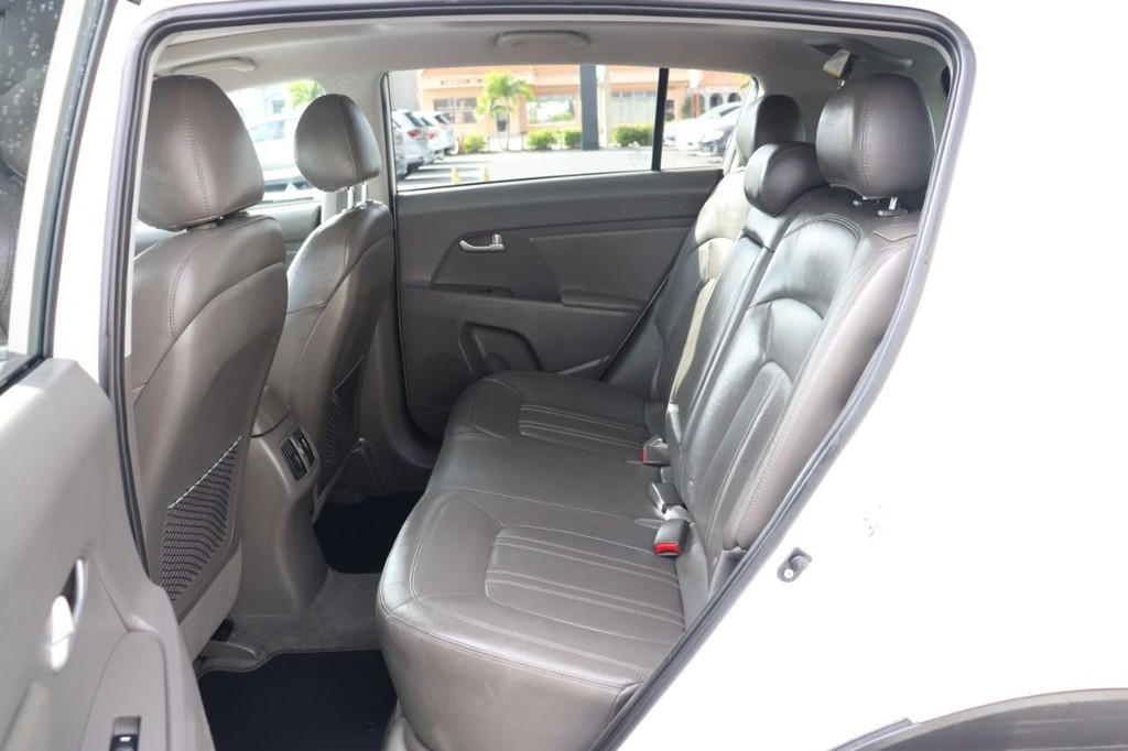 Kia Sportage Vehicle Full-screen Gallery Image 15