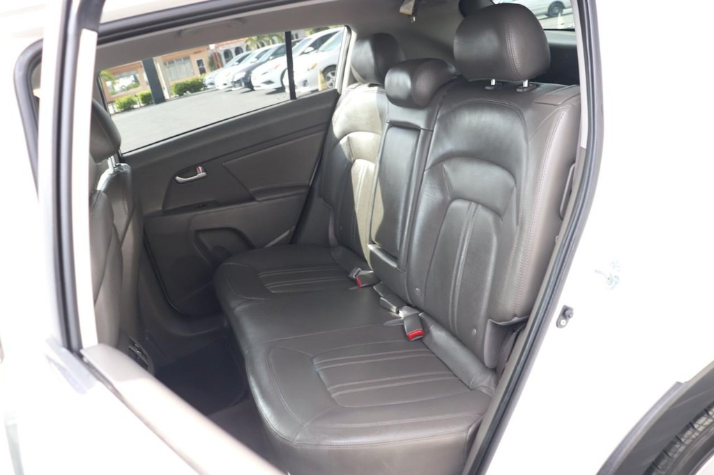 Kia Sportage Vehicle Full-screen Gallery Image 16