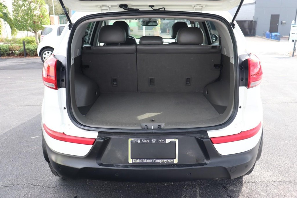 Kia Sportage Vehicle Full-screen Gallery Image 17