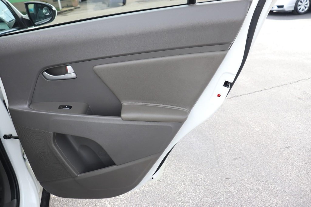 Kia Sportage Vehicle Full-screen Gallery Image 18