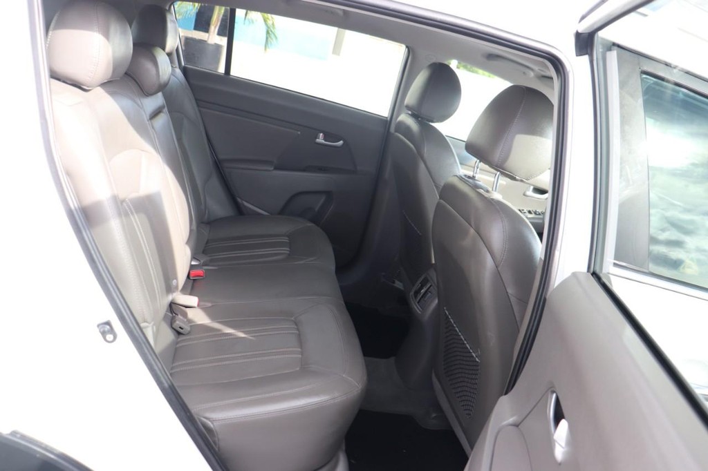 Kia Sportage Vehicle Full-screen Gallery Image 19