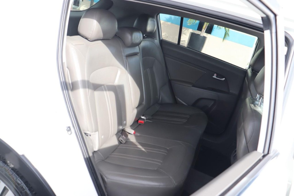 Kia Sportage Vehicle Full-screen Gallery Image 20