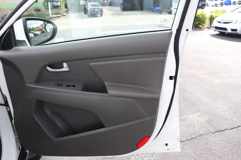 Kia Sportage Vehicle Full-screen Gallery Image 21