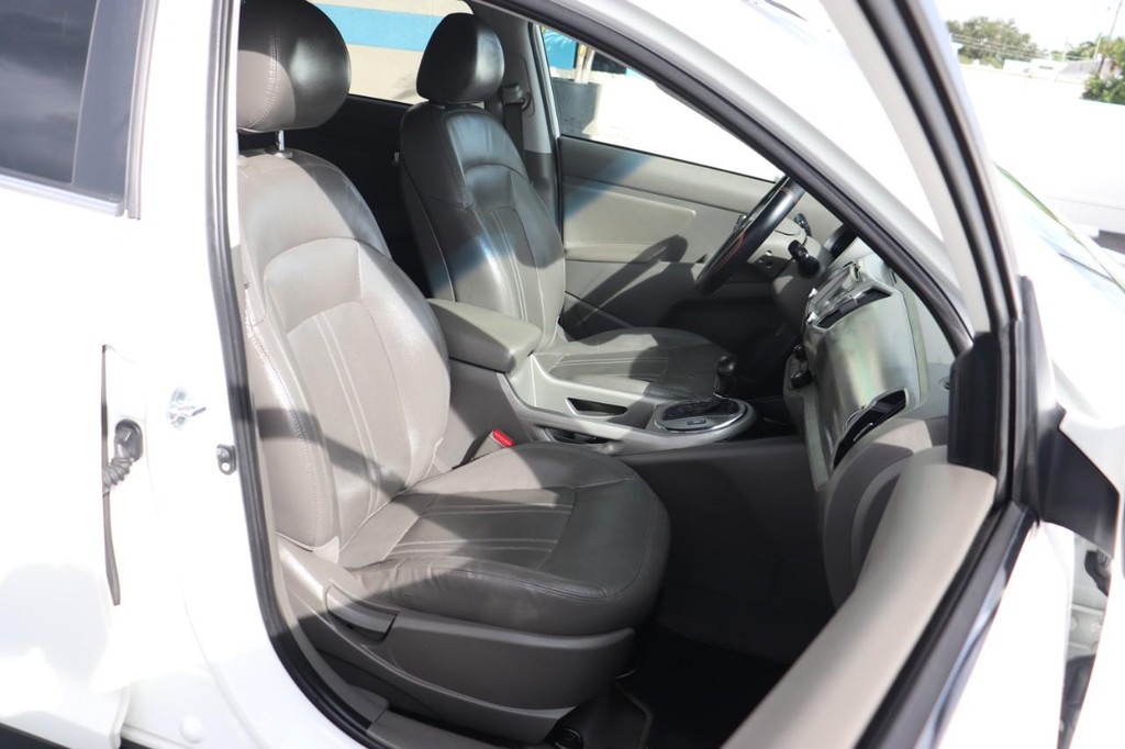 Kia Sportage Vehicle Full-screen Gallery Image 23